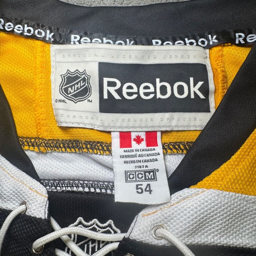 Reebok NHL Boston Bruins Milan Lucic 17 Jersey 2011 Stanley Cup Champions 54 - Picture 3 of 5